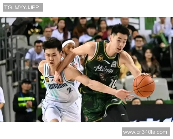 CBA激战上海队迎战同曦队谁能在这场较量中笑到最后